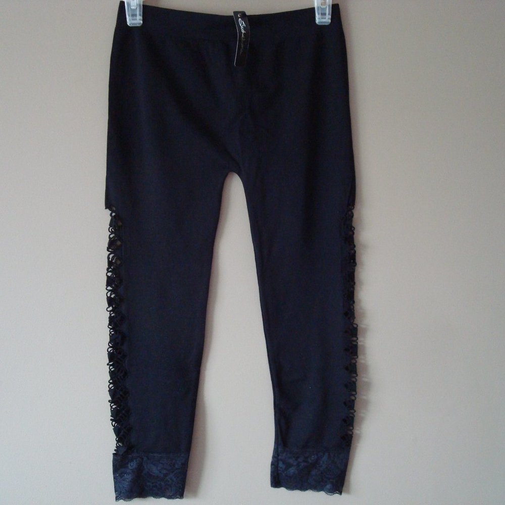 Ladies  3/4 length leggings